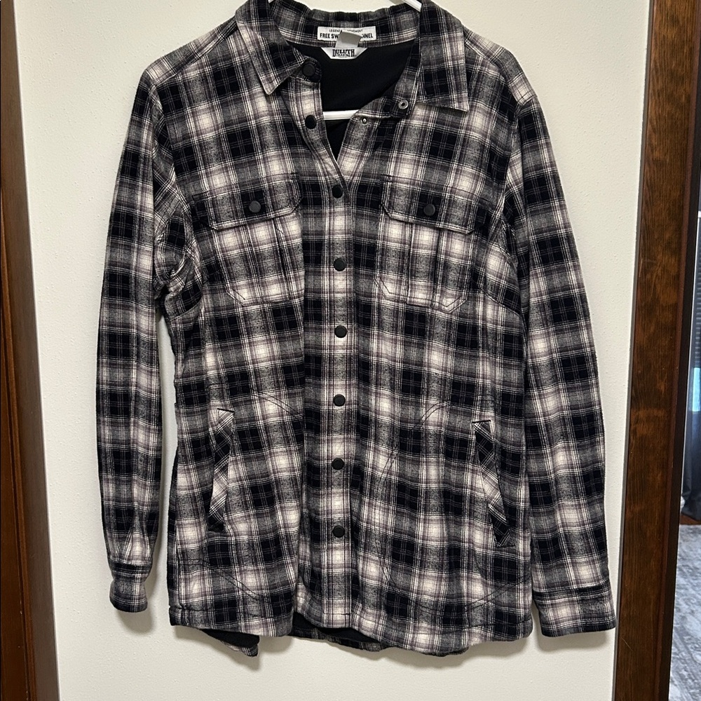 Duluth Trading Co Free swingin Flannel white and Black Plaid fleece lined large